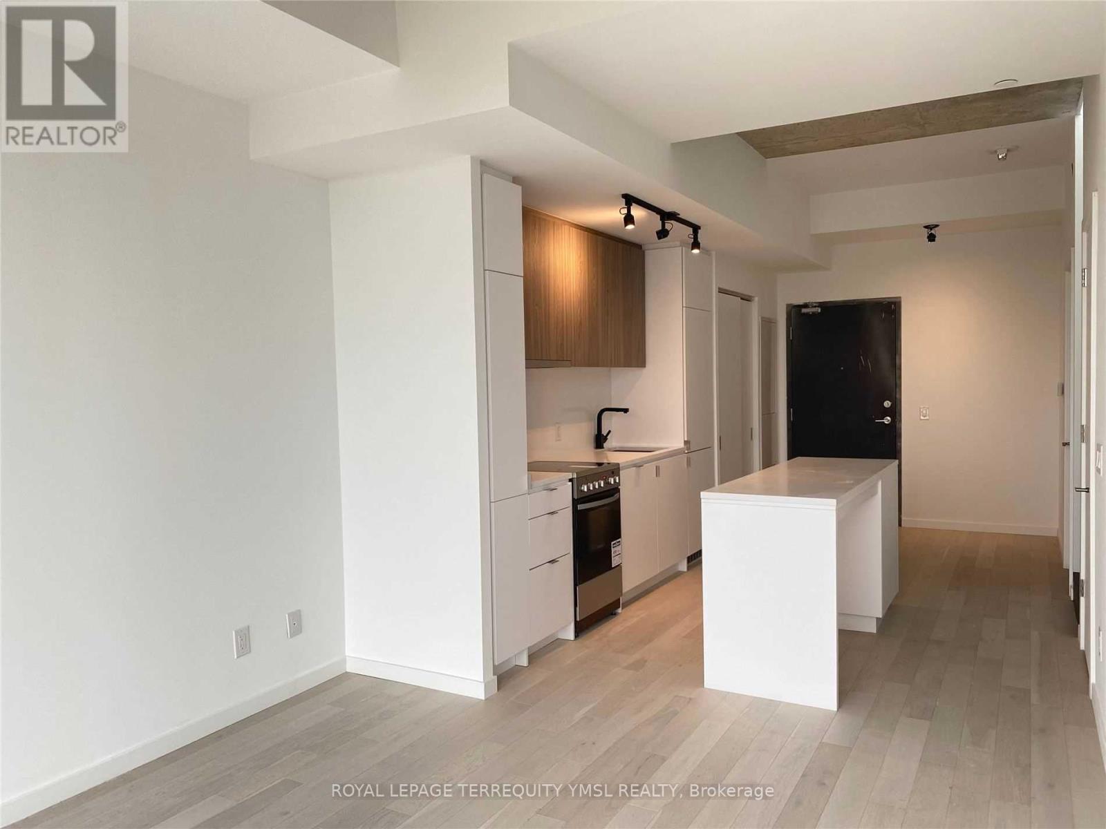 816 - 7 Smith Crescent, Toronto, Ontario  M8Z 0G3 - Photo 11 - W12812266