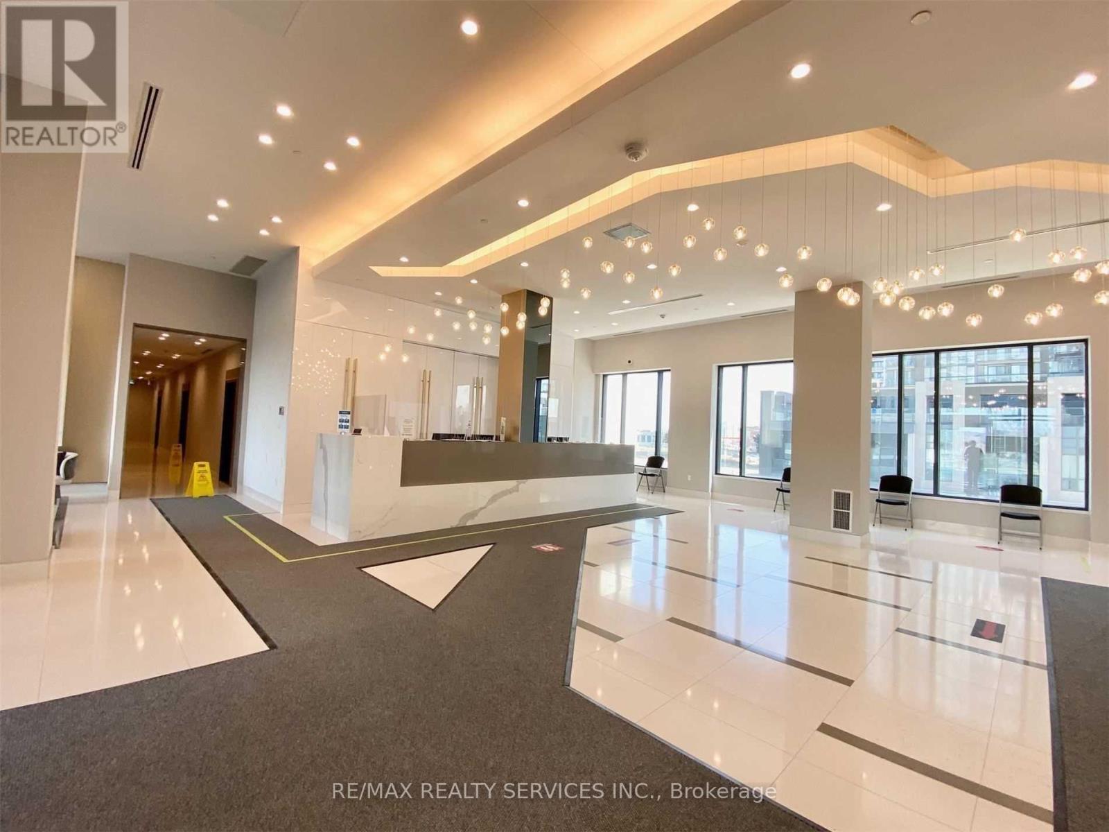 1019 - 35 Watergarden Drive, Mississauga, Ontario  L5R 1B2 - Photo 17 - W12812294