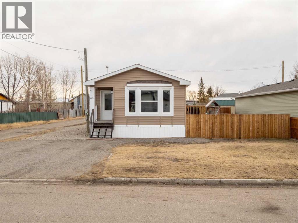 221 4 Street, Cowley, Alberta  T0K 0P0 - Photo 1 - A2287711
