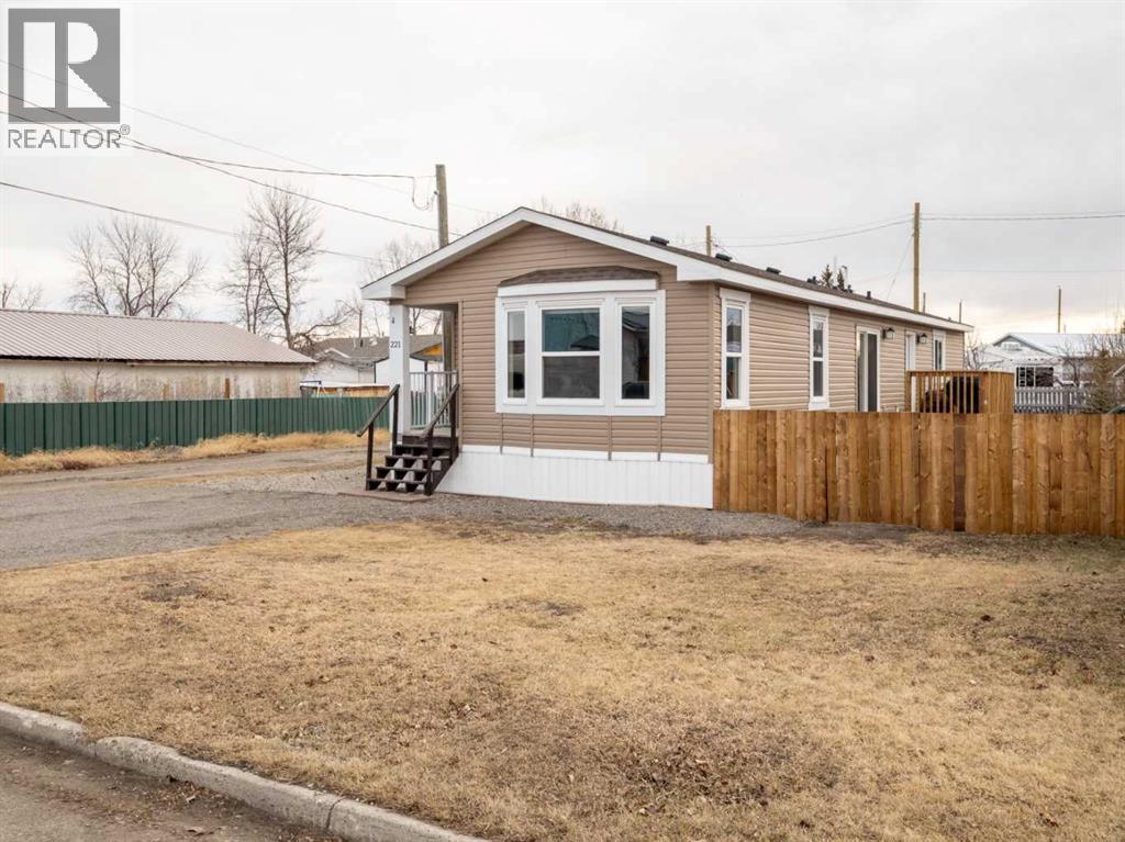 221 4 Street, Cowley, Alberta  T0K 0P0 - Photo 2 - A2287711