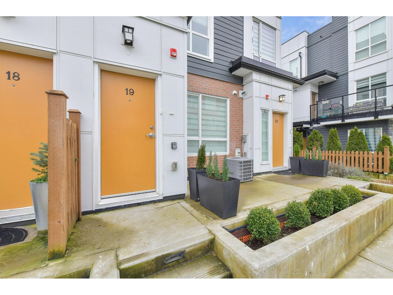 19 18855 72 Avenue, Surrey, British Columbia V4N 6X2 - Photo 2 - R3091526