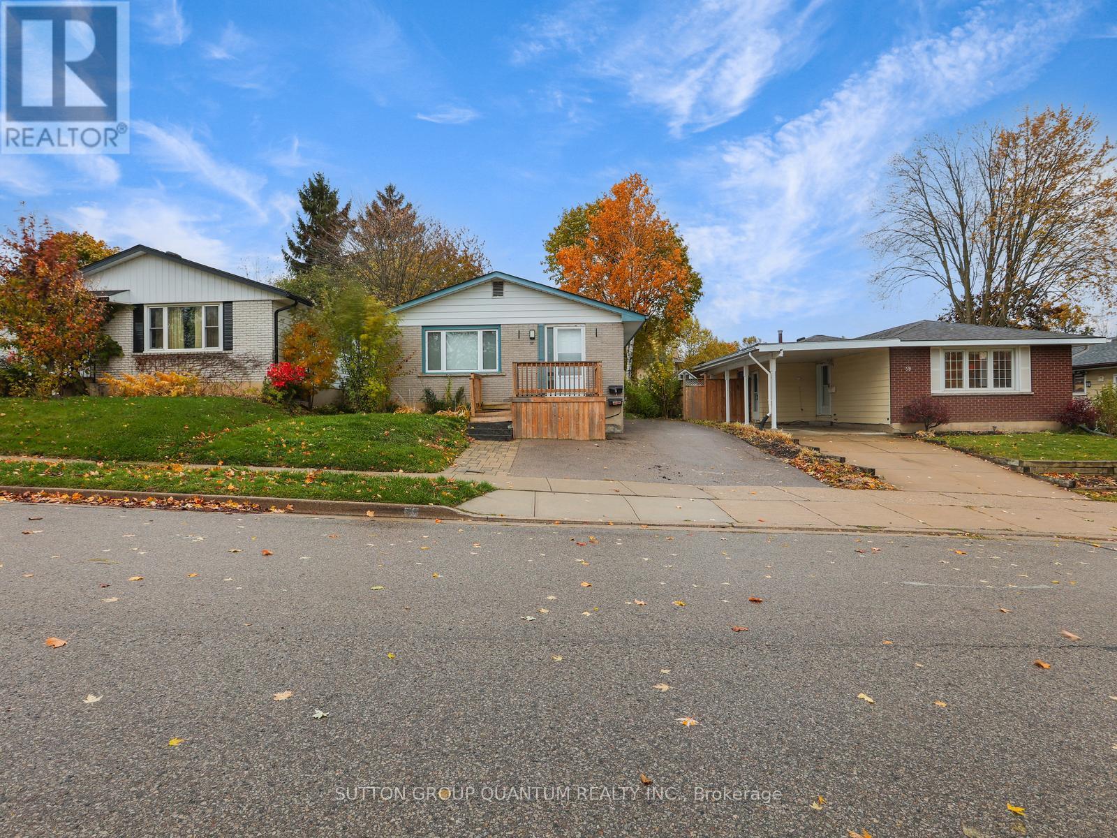 #UPPER - 55 SILVER ASPEN CRESCENT, Kitchener, Ontario