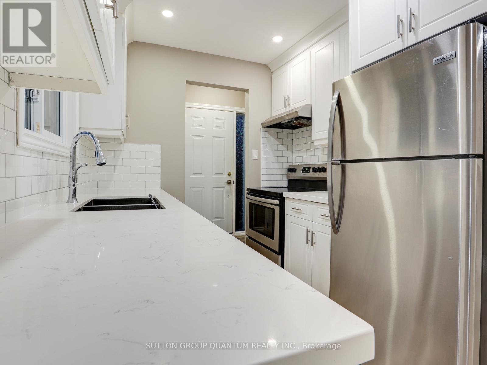 #upper - 55 Silver Aspen Crescent, Kitchener, Ontario  N2N 1H5 - Photo 11 - X12812228