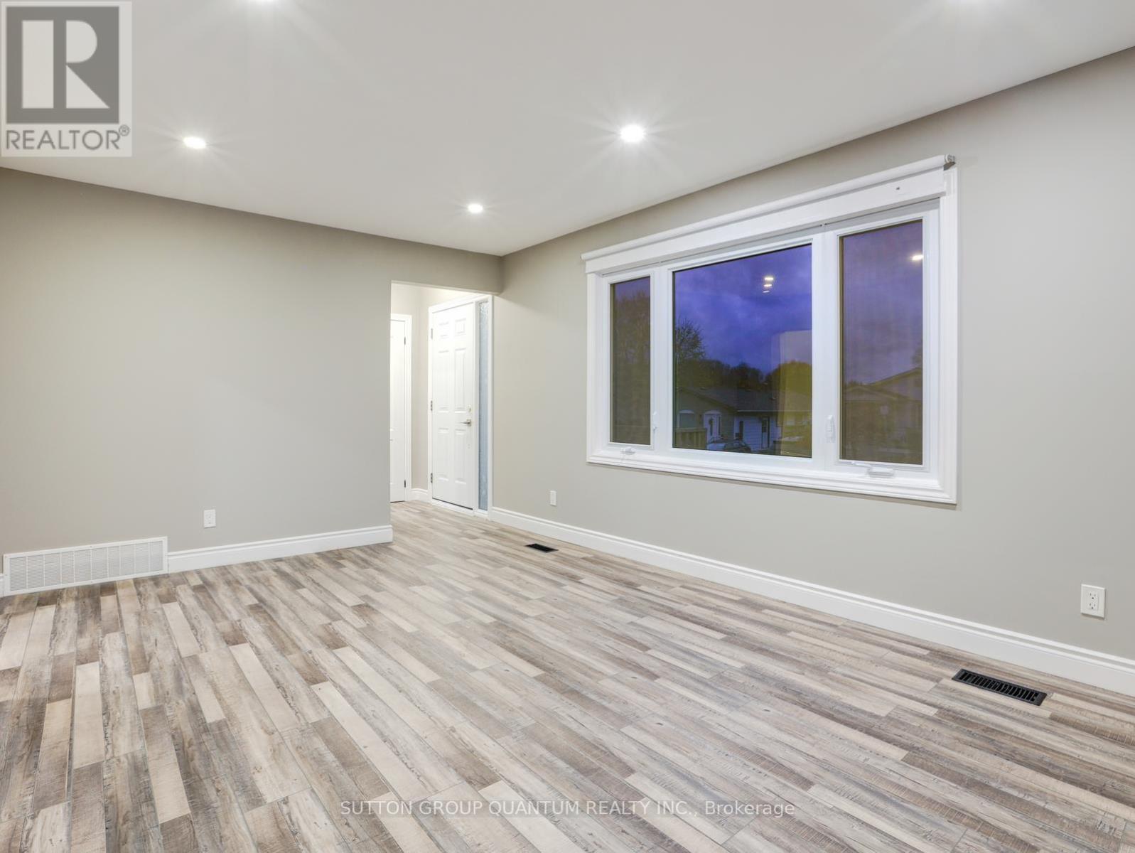 #upper - 55 Silver Aspen Crescent, Kitchener, Ontario  N2N 1H5 - Photo 7 - X12812228