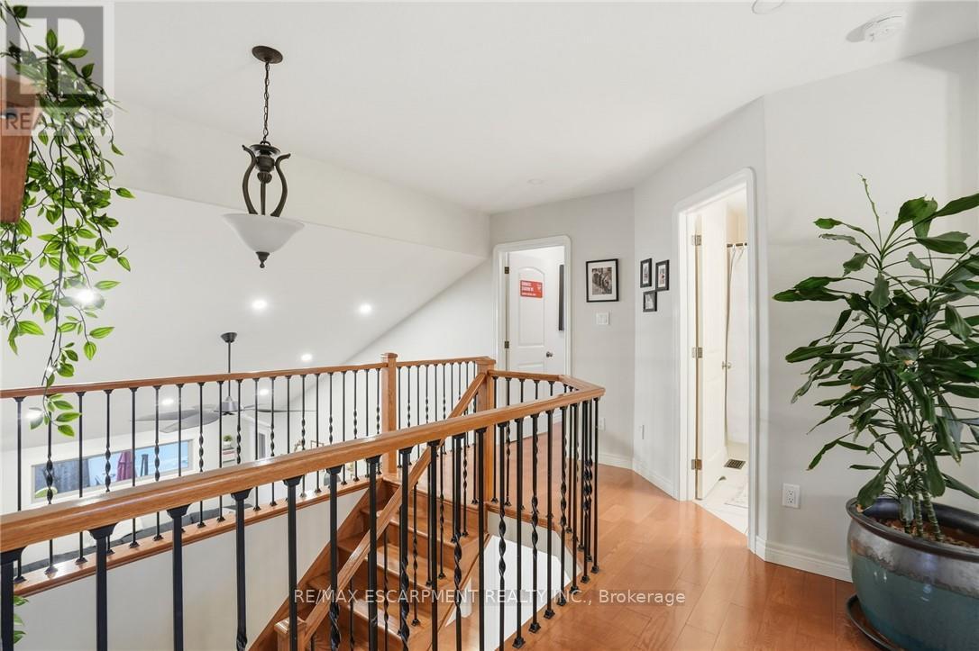 17 Krieghoff Drive, Hamilton, Ontario  L9B 2L4 - Photo 31 - X12812312