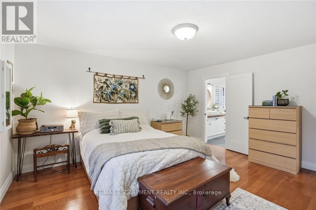 17 Krieghoff Drive, Hamilton, Ontario  L9B 2L4 - Photo 34 - X12812312