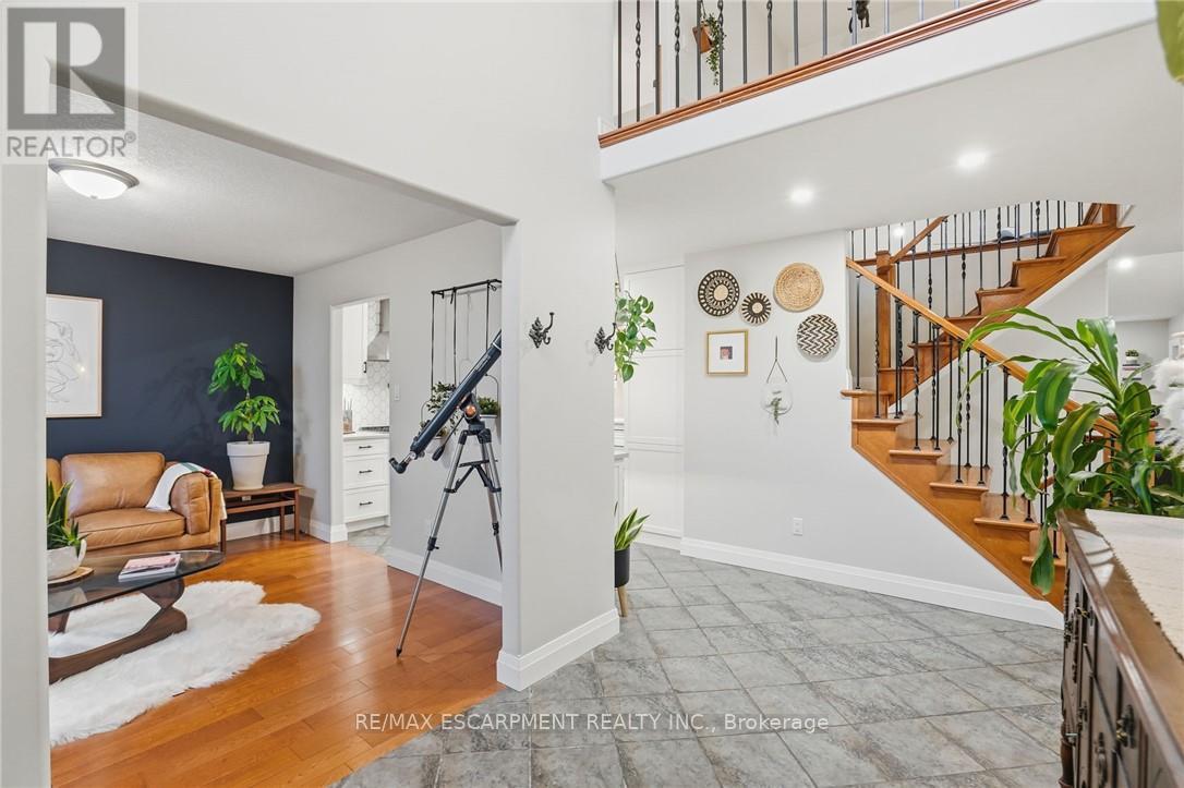 17 Krieghoff Drive, Hamilton, Ontario  L9B 2L4 - Photo 6 - X12812312