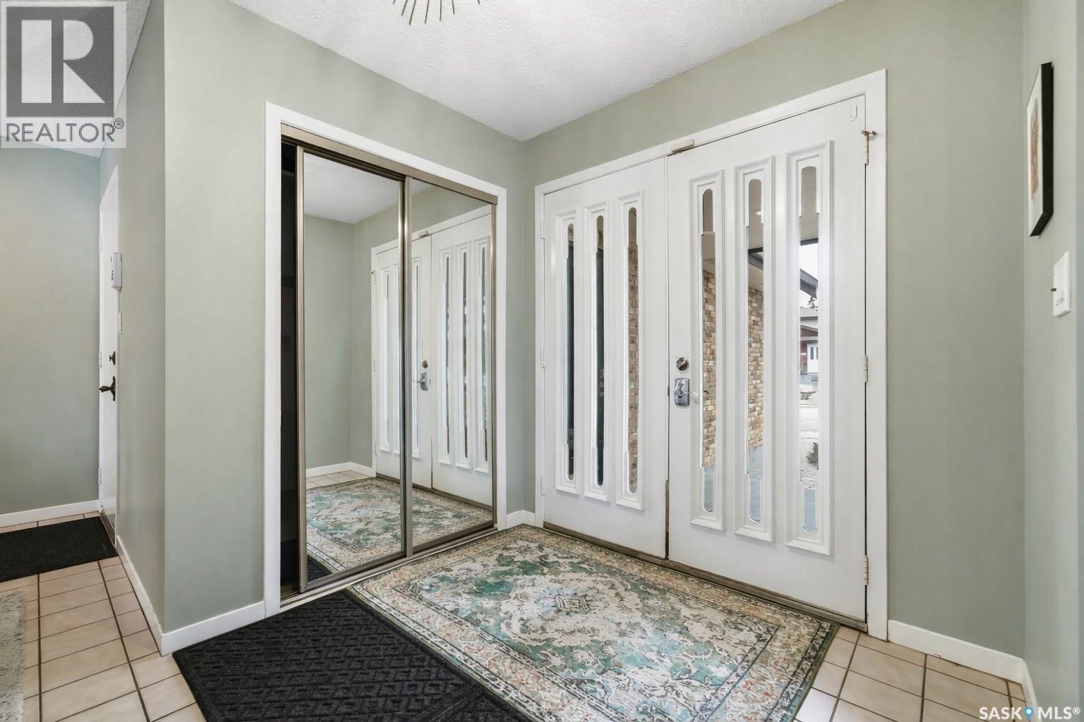 2402 Truesdale Drive, Regina, Saskatchewan  S4V 0W2 - Photo 5 - SK028997