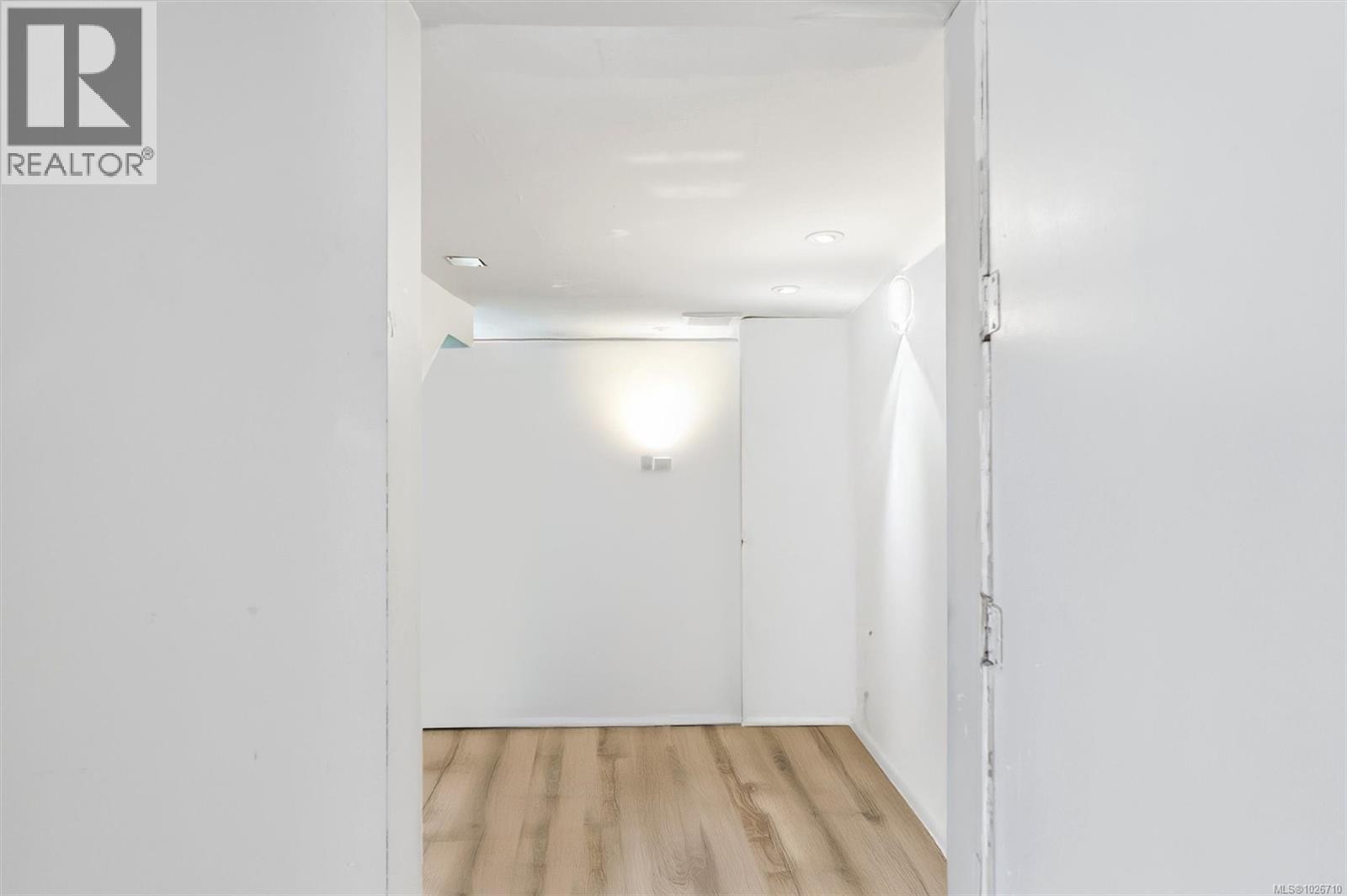 1909 Duchess St, Victoria, British Columbia  V8R 4W2 - Photo 38 - 1026710