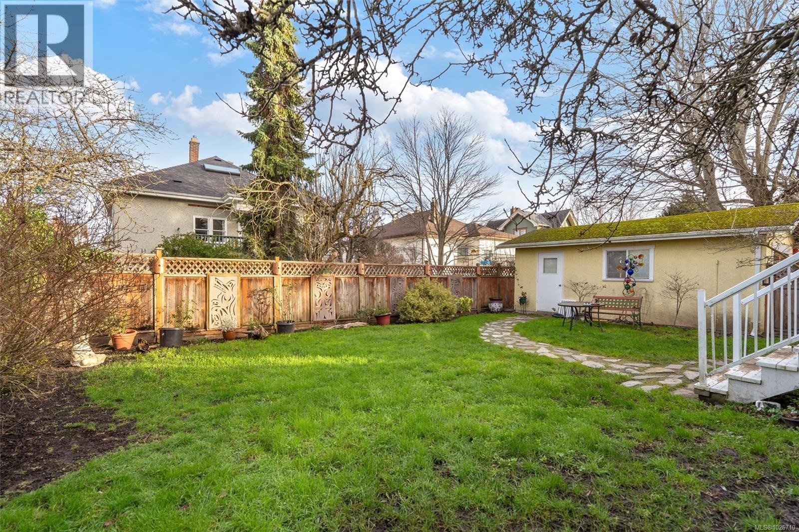 1909 Duchess St, Victoria, British Columbia  V8R 4W2 - Photo 42 - 1026710