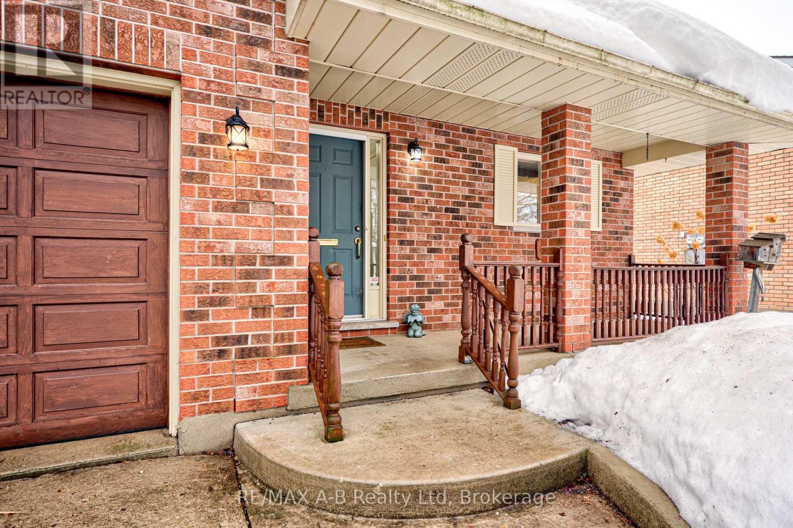 493 Hibernia Street, Stratford, Ontario  N5A 5W2 - Photo 3 - X12812340