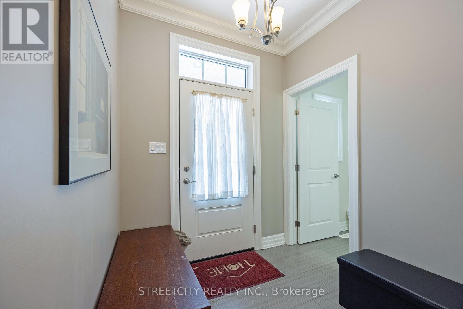 490 Phyllis Street, London South, Ontario  N6J 2Z4 - Photo 3 - X12812354