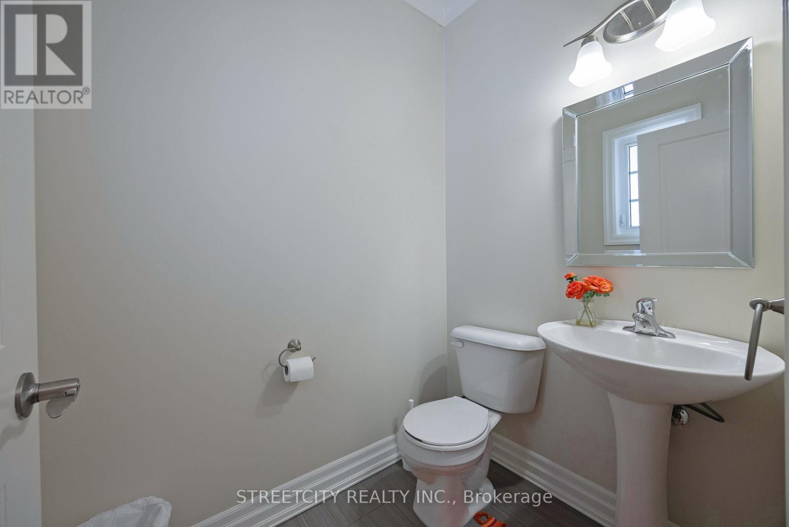 490 Phyllis Street, London South, Ontario  N6J 2Z4 - Photo 5 - X12812354