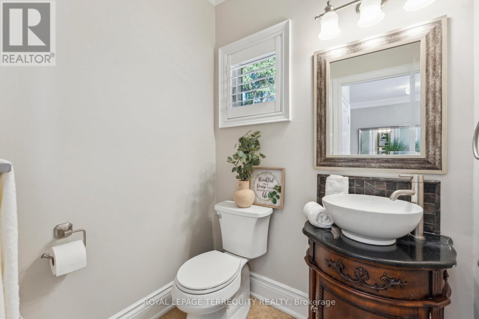 26 Antrim Court, Caledon, Ontario  L7C 1R1 - Photo 18 - W12793328