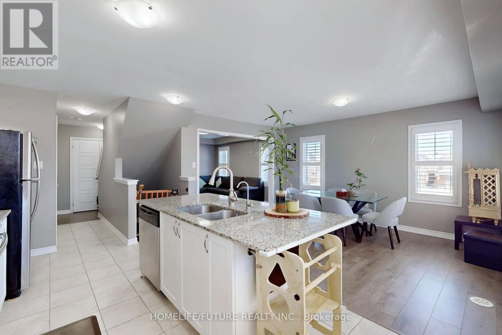 239 Netherby Lane, Kitchener, Ontario  N2R 0L9 - Photo 17 - X12787376