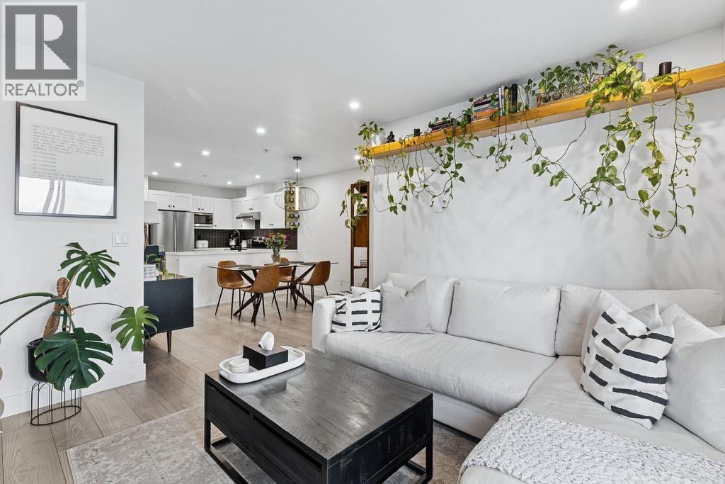 Listing Picture 2 of 27 : 232 4550 FRASER STREET, Vancouver / 溫哥華 - 魯藝地產 Yvonne Lu Group - MLS Medallion Club Member