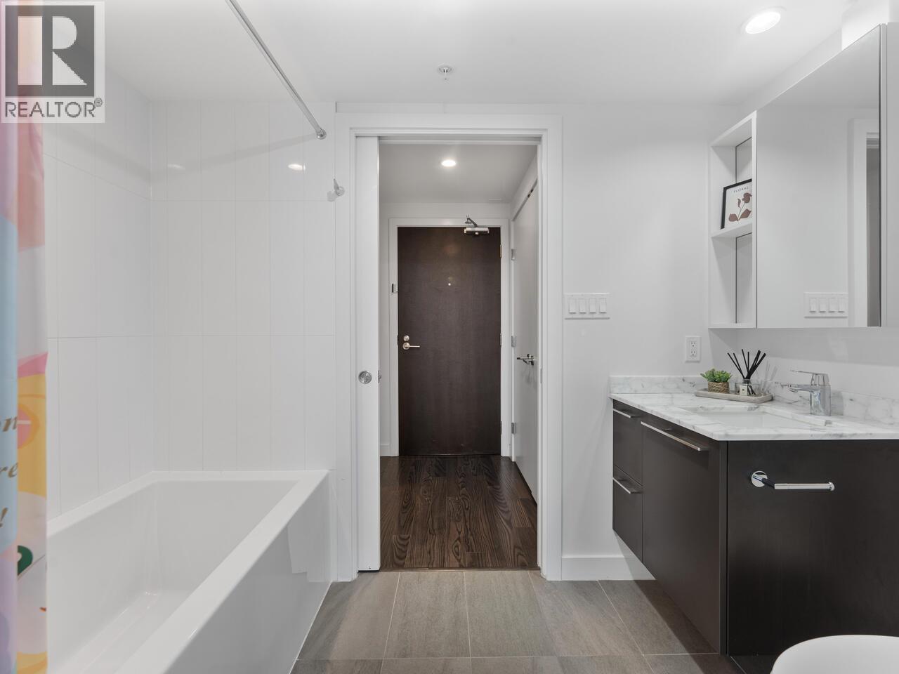 Listing Picture 13 of 20 : 2309 8031 NUNAVUT LANE, Vancouver / 溫哥華 - 魯藝地產 Yvonne Lu Group - MLS Medallion Club Member