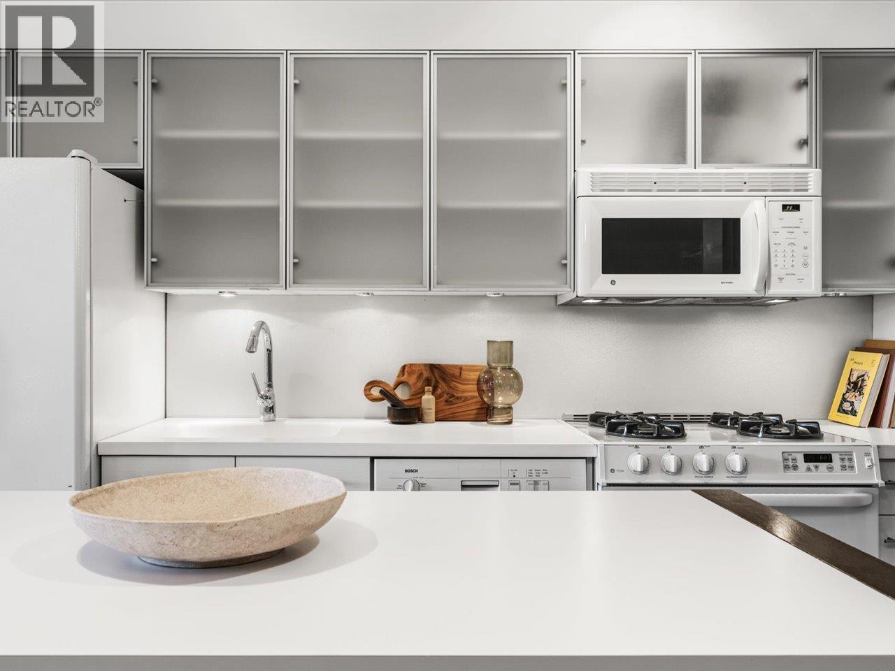 301 1275 Hamilton Street, Vancouver, British Columbia  V6B 1E2 - Photo 13 - R3092380