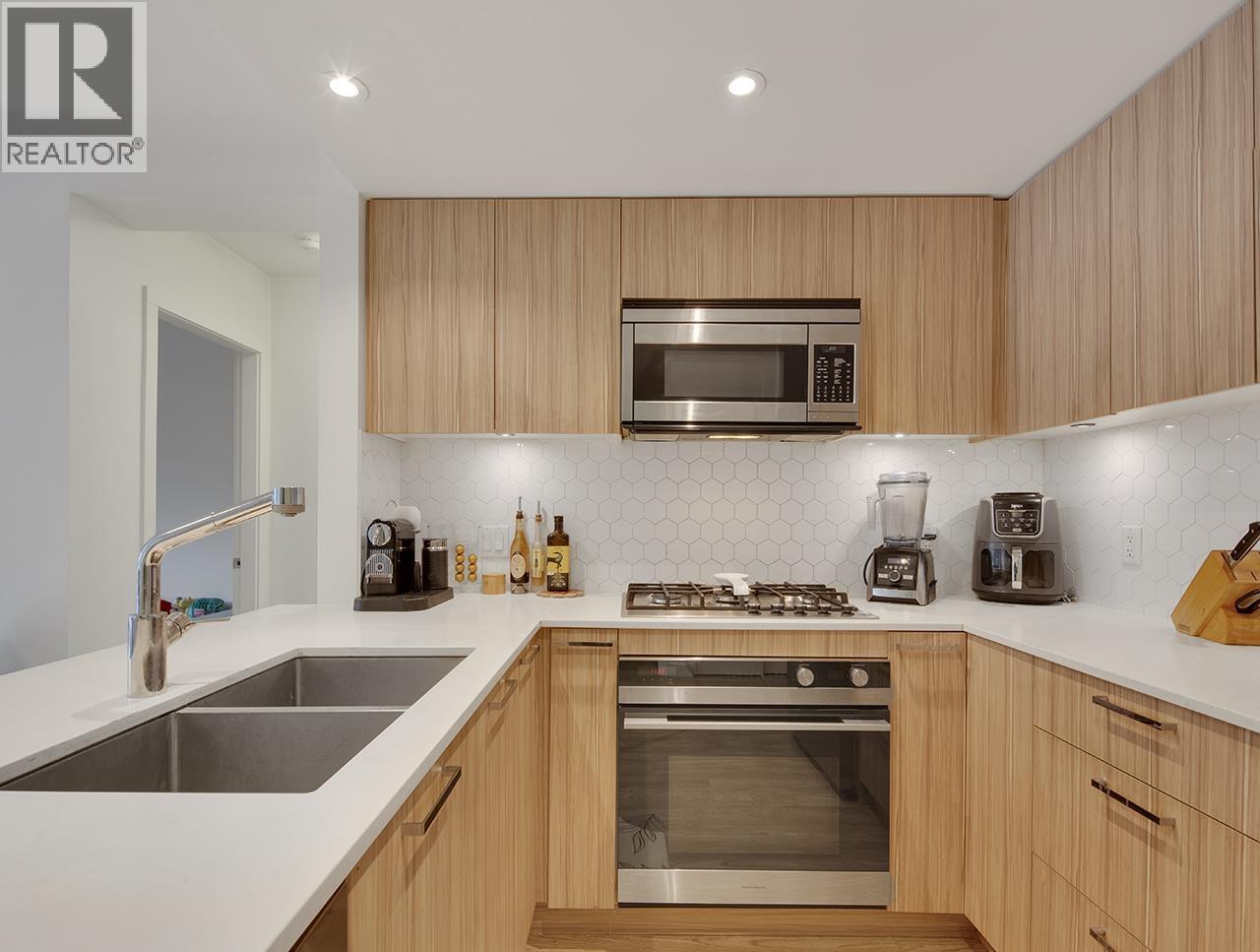 206 1061 Marine Drive, North Vancouver, British Columbia  V7P 1S6 - Photo 13 - R3092399