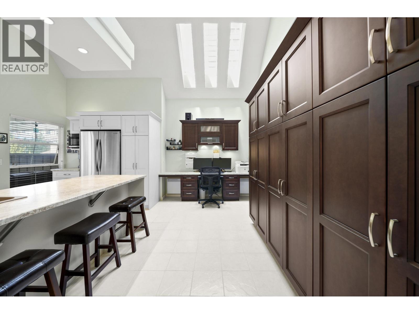 401 1154 Westwood Street, Coquitlam, British Columbia  V3B 7J1 - Photo 3 - R3092425