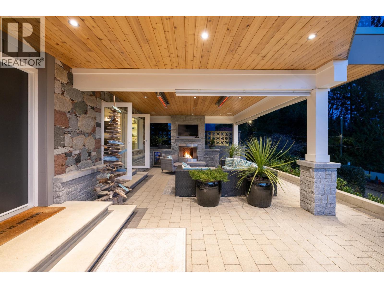 310 Beaver Road, North Vancouver, British Columbia  V7N 3H6 - Photo 5 - R3092385