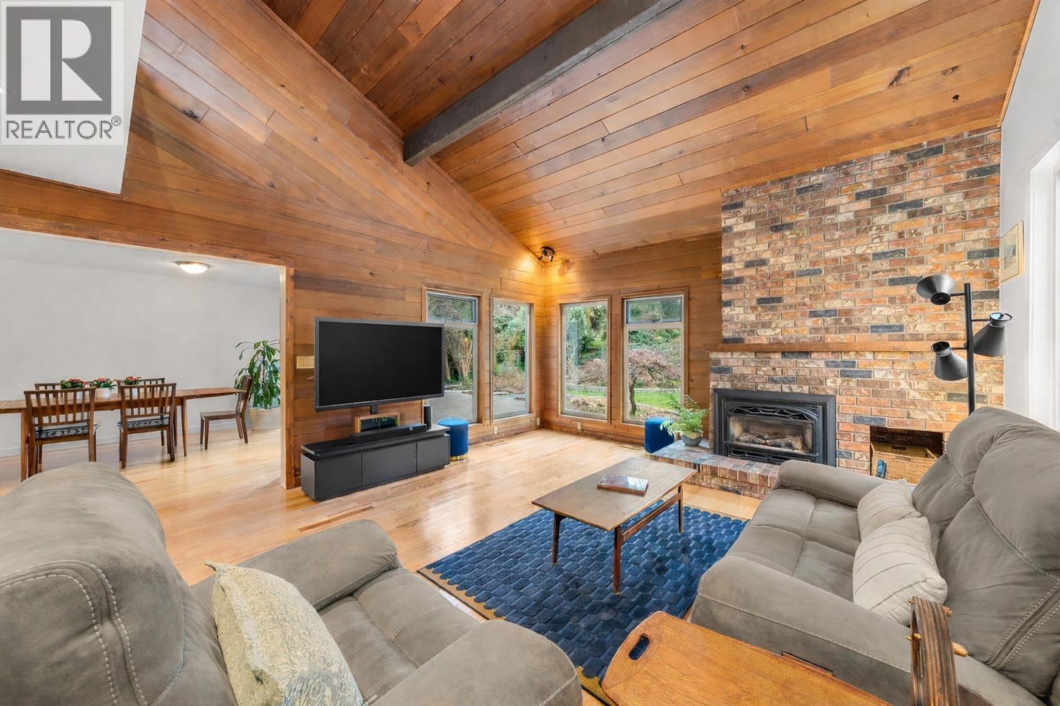 667 Fairway Drive, North Vancouver, British Columbia  V7G 1Z5 - Photo 3 - R3092427