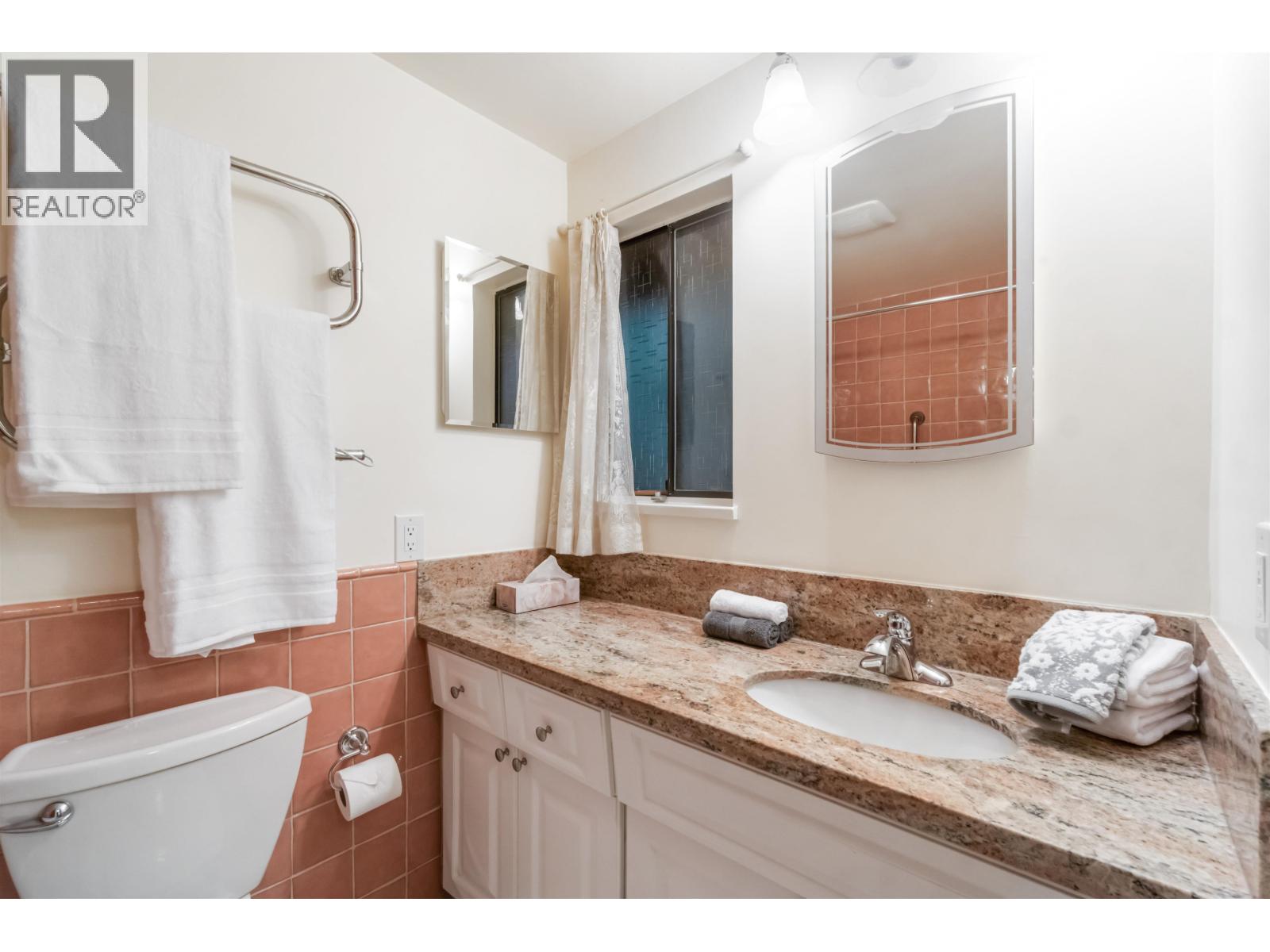 Listing Picture 17 of 40 : 4262 YUCULTA CRESCENT, Vancouver / 溫哥華 - 魯藝地產 Yvonne Lu Group - MLS Medallion Club Member