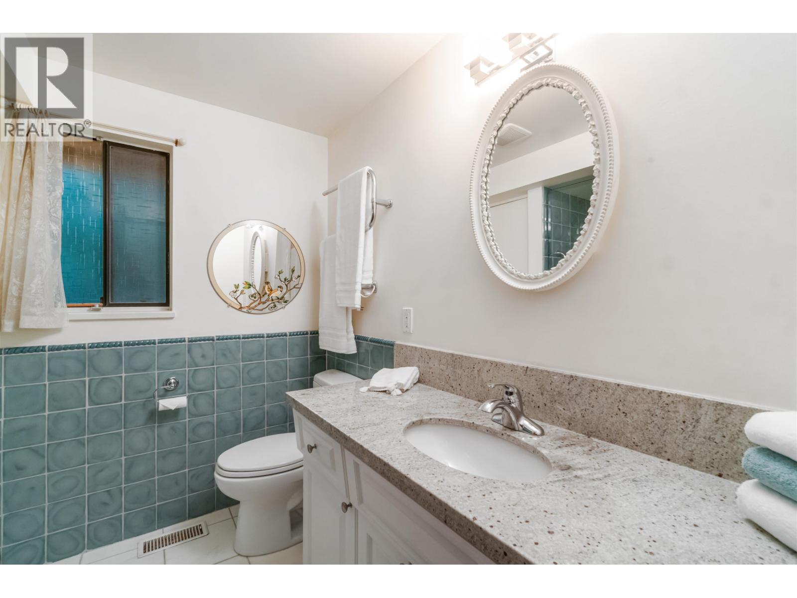 Listing Picture 21 of 40 : 4262 YUCULTA CRESCENT, Vancouver / 溫哥華 - 魯藝地產 Yvonne Lu Group - MLS Medallion Club Member