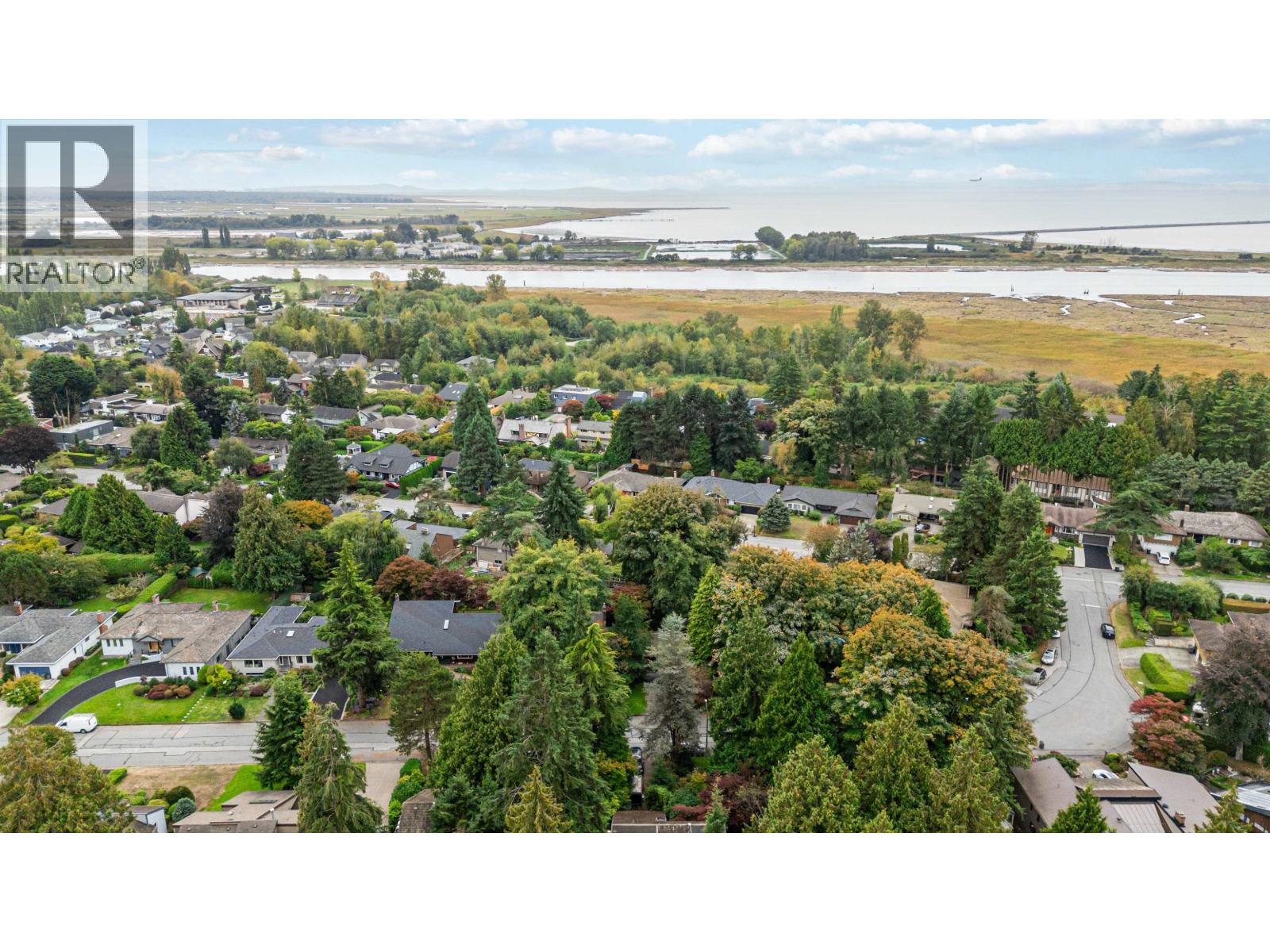 Listing Picture 36 of 40 : 4262 YUCULTA CRESCENT, Vancouver / 溫哥華 - 魯藝地產 Yvonne Lu Group - MLS Medallion Club Member