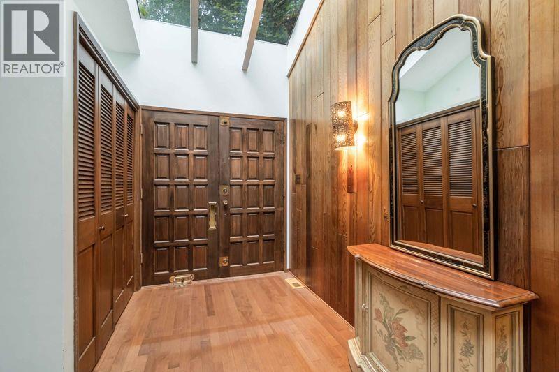 Listing Picture 4 of 40 : 4262 YUCULTA CRESCENT, Vancouver / 溫哥華 - 魯藝地產 Yvonne Lu Group - MLS Medallion Club Member