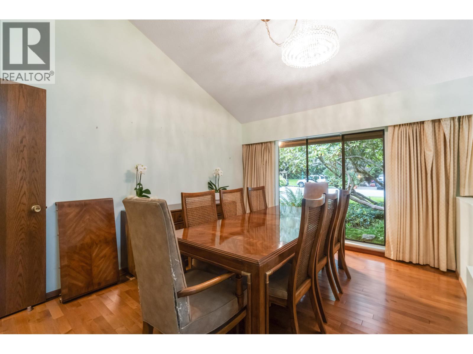 Listing Picture 8 of 40 : 4262 YUCULTA CRESCENT, Vancouver / 溫哥華 - 魯藝地產 Yvonne Lu Group - MLS Medallion Club Member