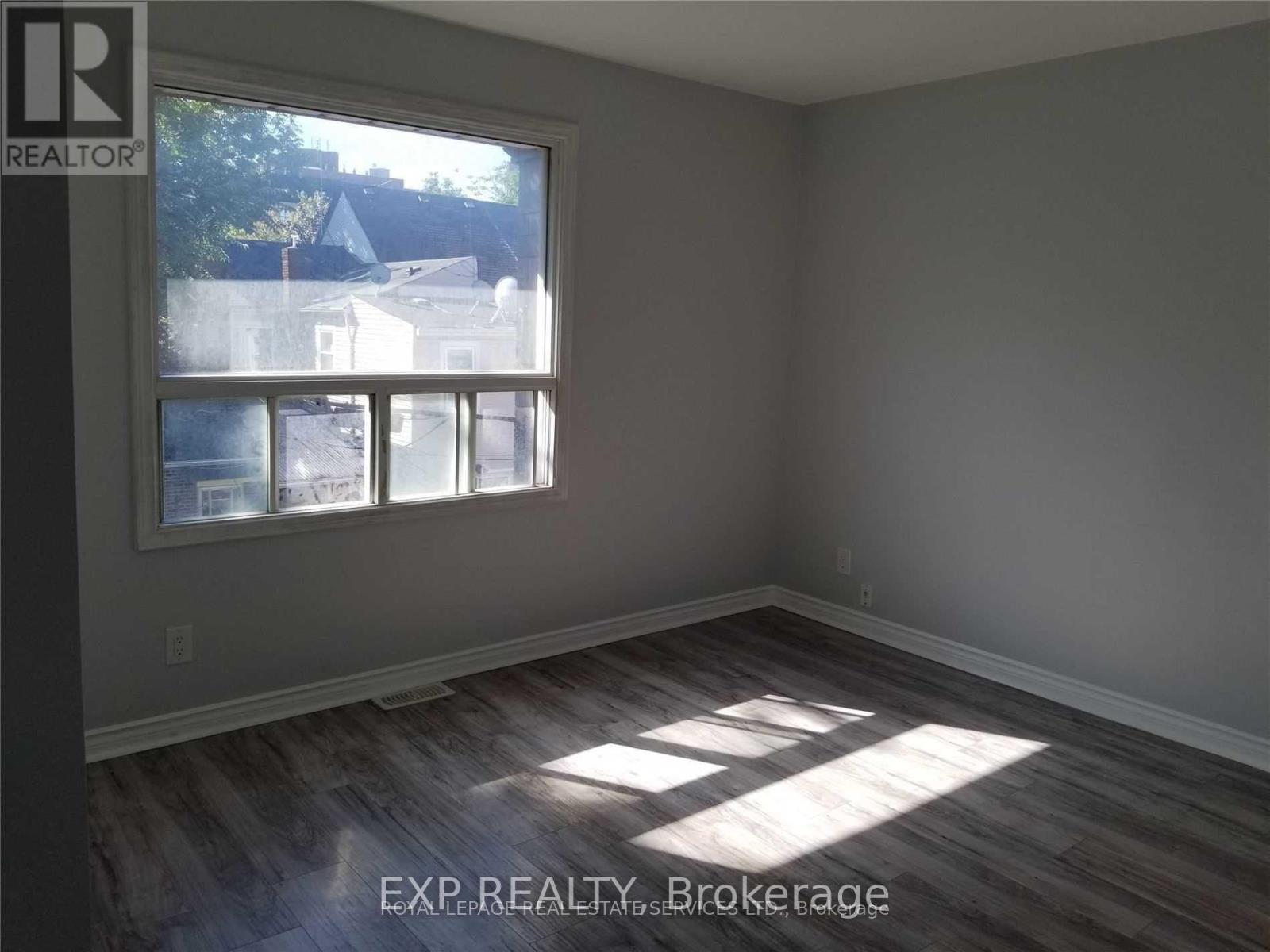 Upper - 33 Mitchell Avenue, Toronto, Ontario  M6J 1C1 - Photo 4 - C12812328