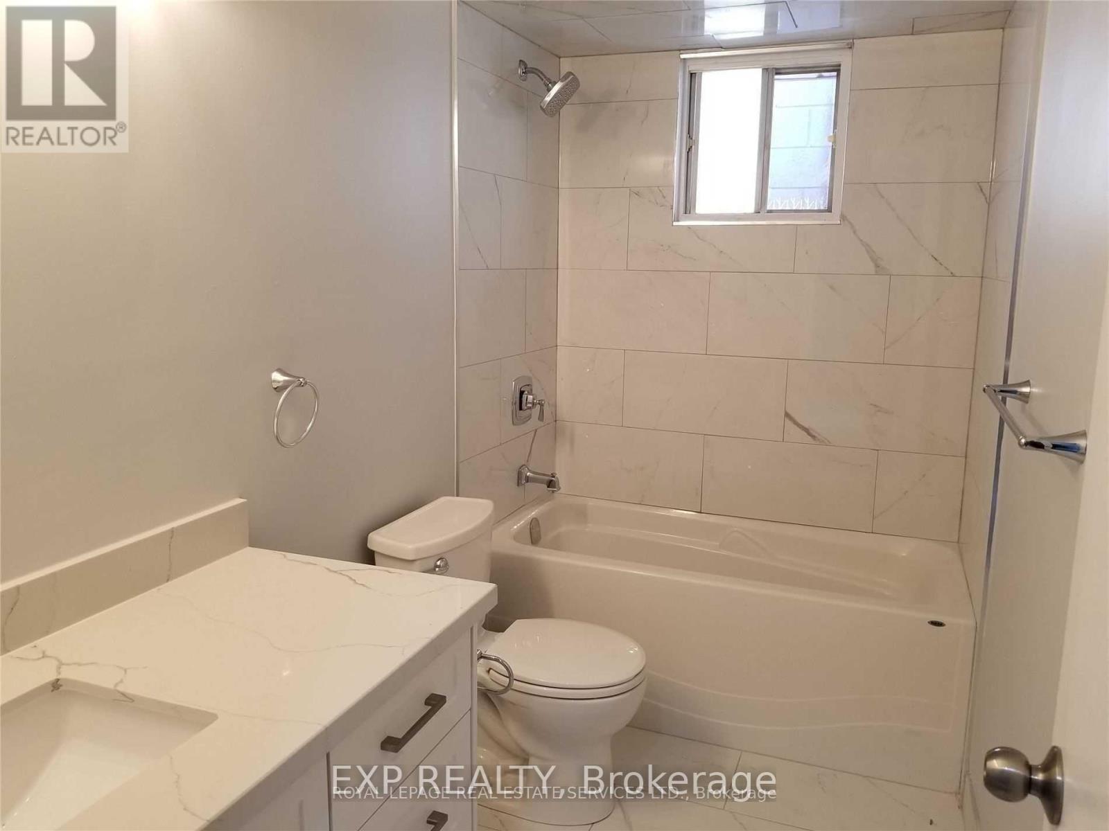 Upper - 33 Mitchell Avenue, Toronto, Ontario  M6J 1C1 - Photo 8 - C12812328