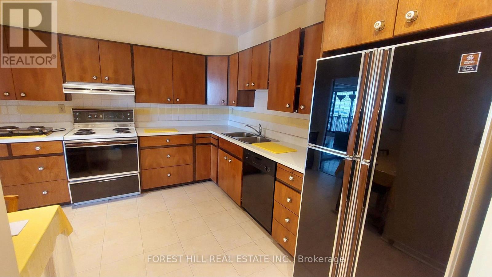 1004 - 33 Harbour Square, Toronto, Ontario  M5J 2G2 - Photo 11 - C12812406