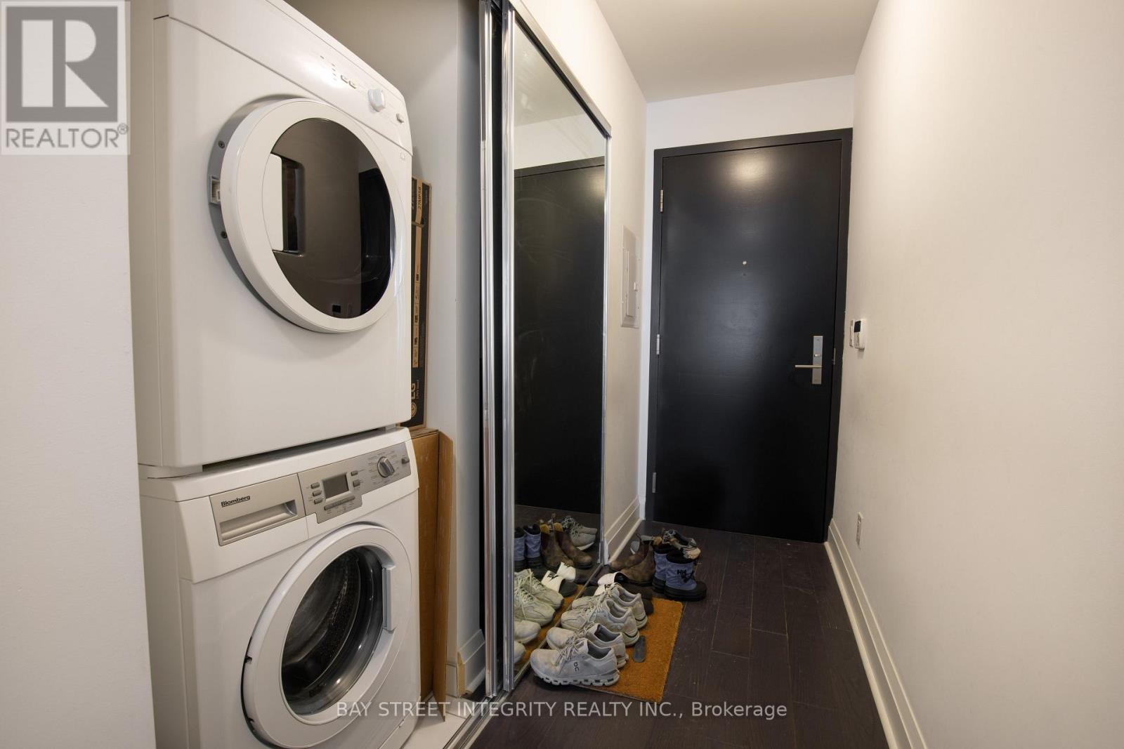 1607 - 1080 Bay Street, Toronto, Ontario  M5S 0A5 - Photo 3 - C12812422