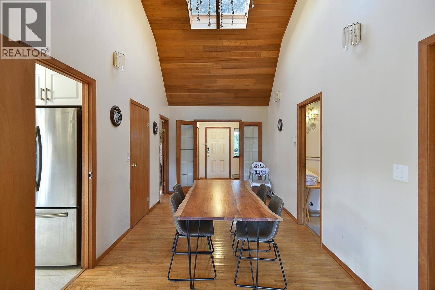 6377 N Gale Avenue, Sechelt, British Columbia  V7Z 0P7 - Photo 13 - C8076433