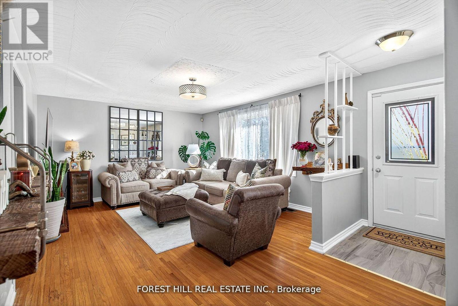 1550 Evangeline Drive, Oshawa, Ontario  L1J 3T2 - Photo 4 - E12812330