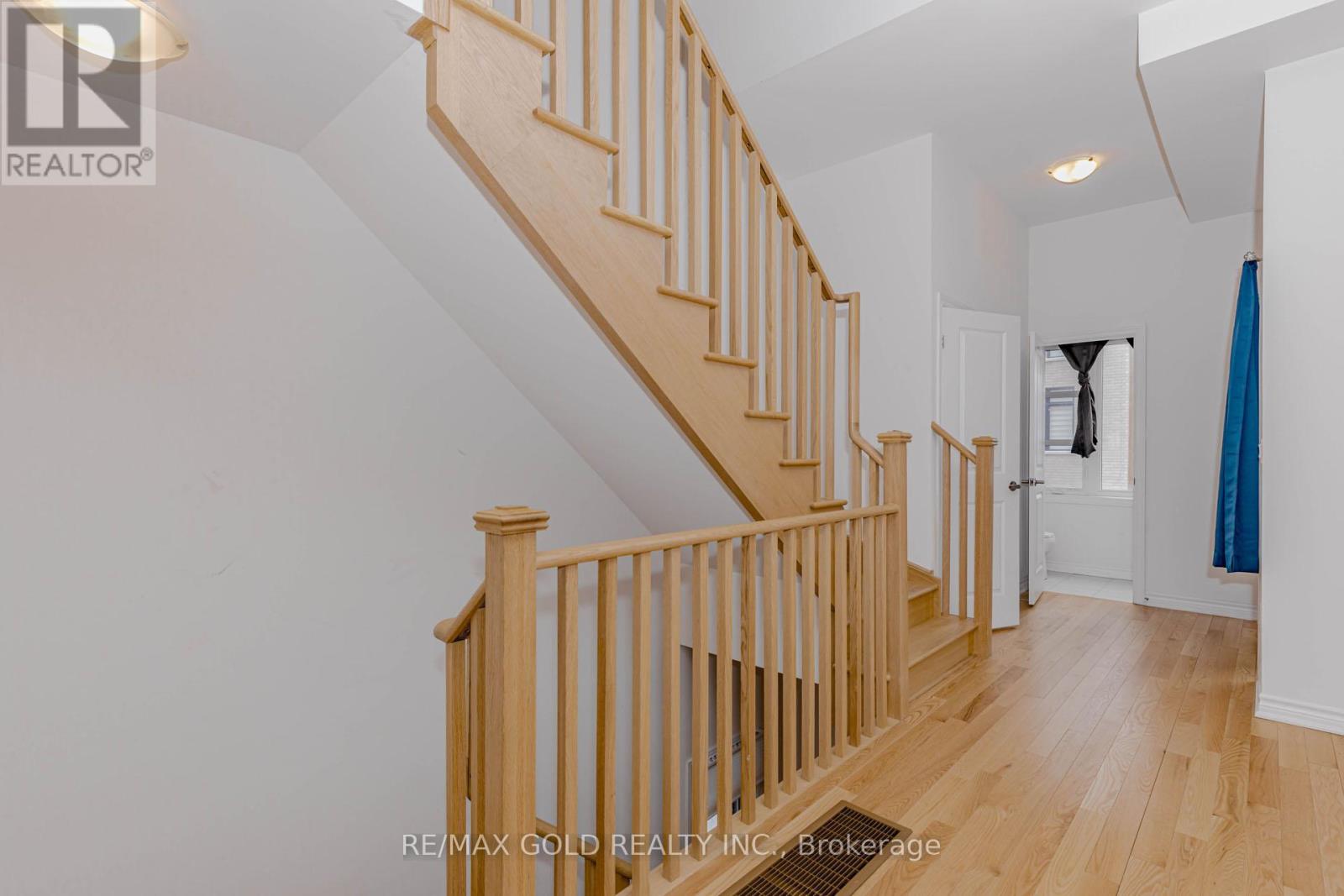 39 Inverary Crescent, Vaughan, Ontario  L4H 5G9 - Photo 11 - N12812394