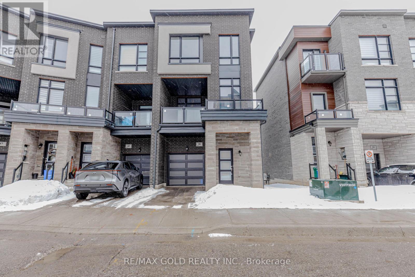 39 Inverary Crescent, Vaughan, Ontario  L4H 5G9 - Photo 2 - N12812394