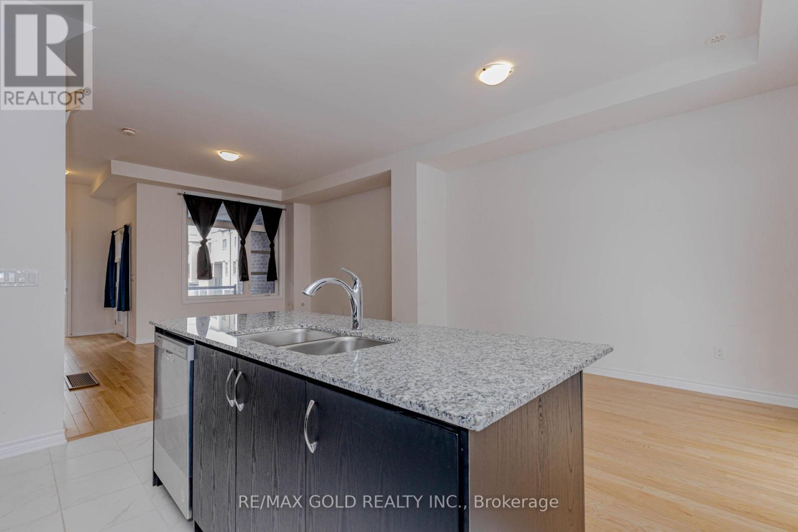 39 Inverary Crescent, Vaughan, Ontario  L4H 5G9 - Photo 21 - N12812394