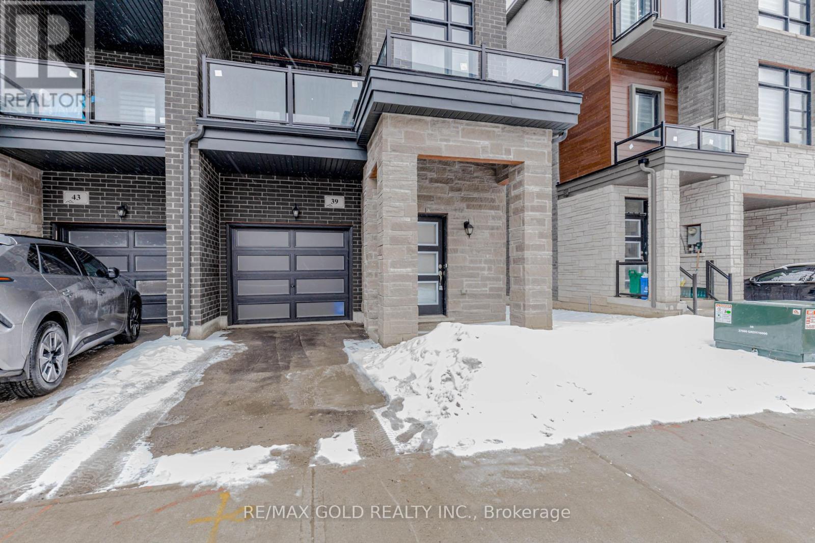 39 Inverary Crescent, Vaughan, Ontario  L4H 5G9 - Photo 3 - N12812394