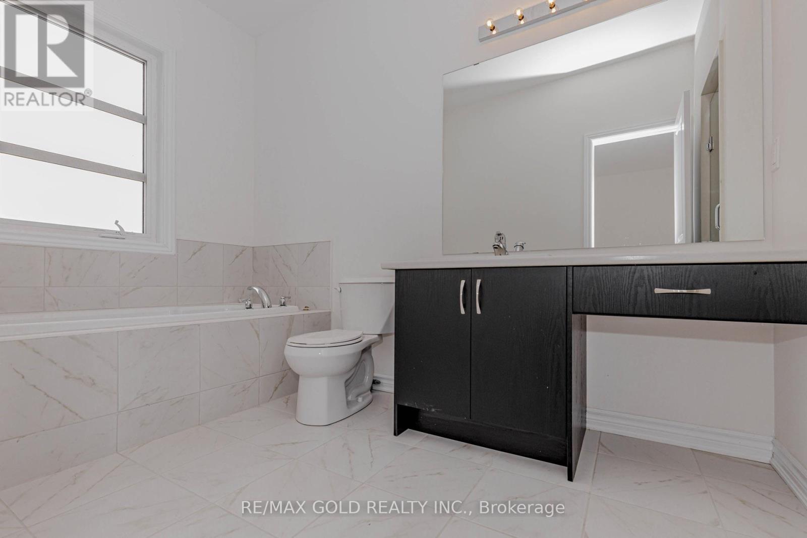 39 Inverary Crescent, Vaughan, Ontario  L4H 5G9 - Photo 36 - N12812394