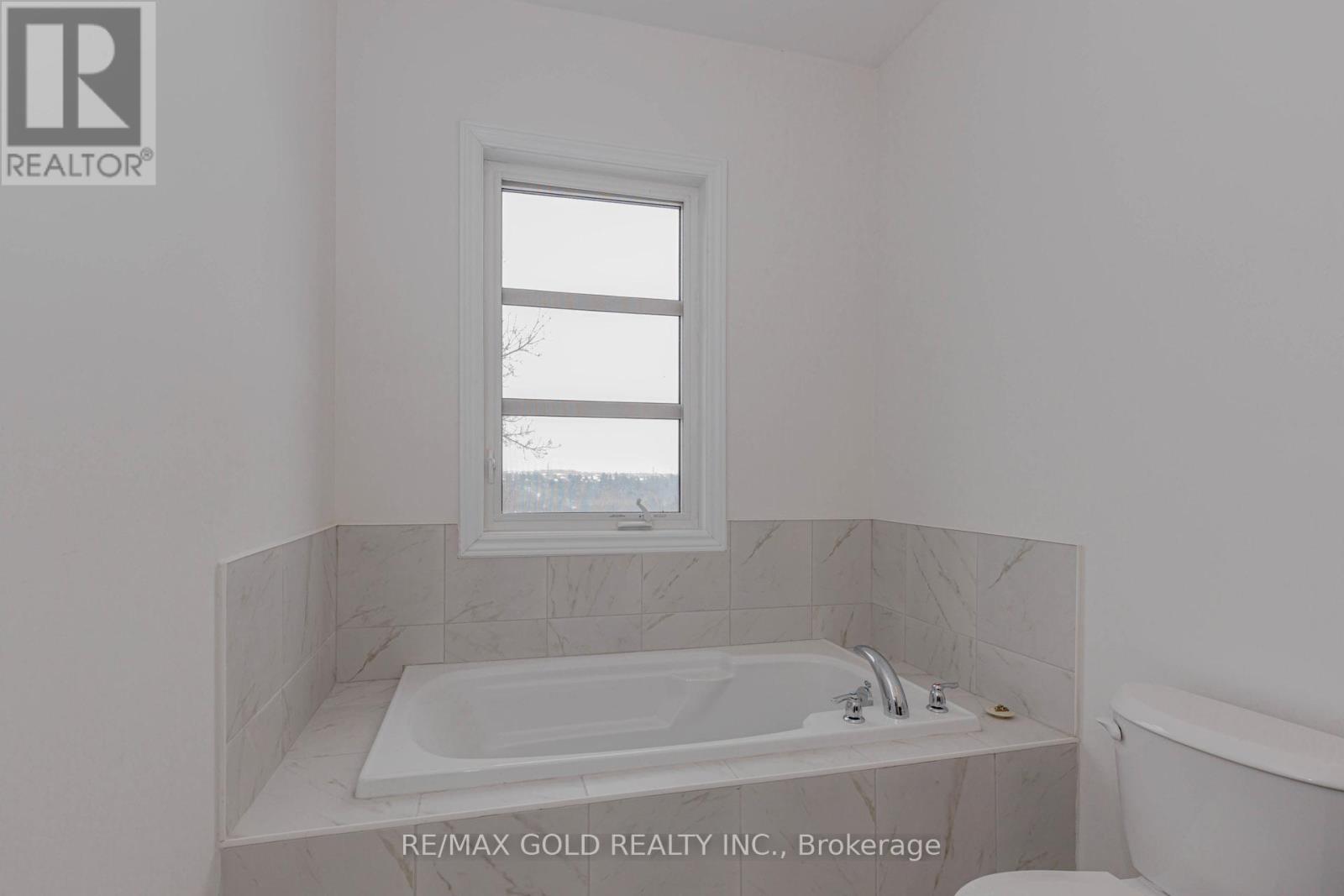 39 Inverary Crescent, Vaughan, Ontario  L4H 5G9 - Photo 37 - N12812394