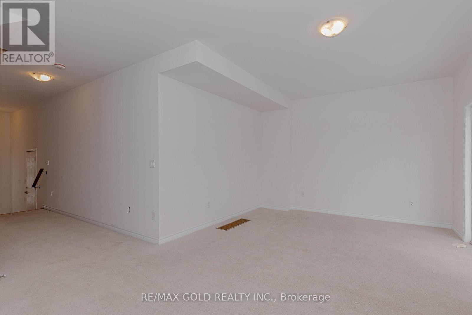 39 Inverary Crescent, Vaughan, Ontario  L4H 5G9 - Photo 7 - N12812394