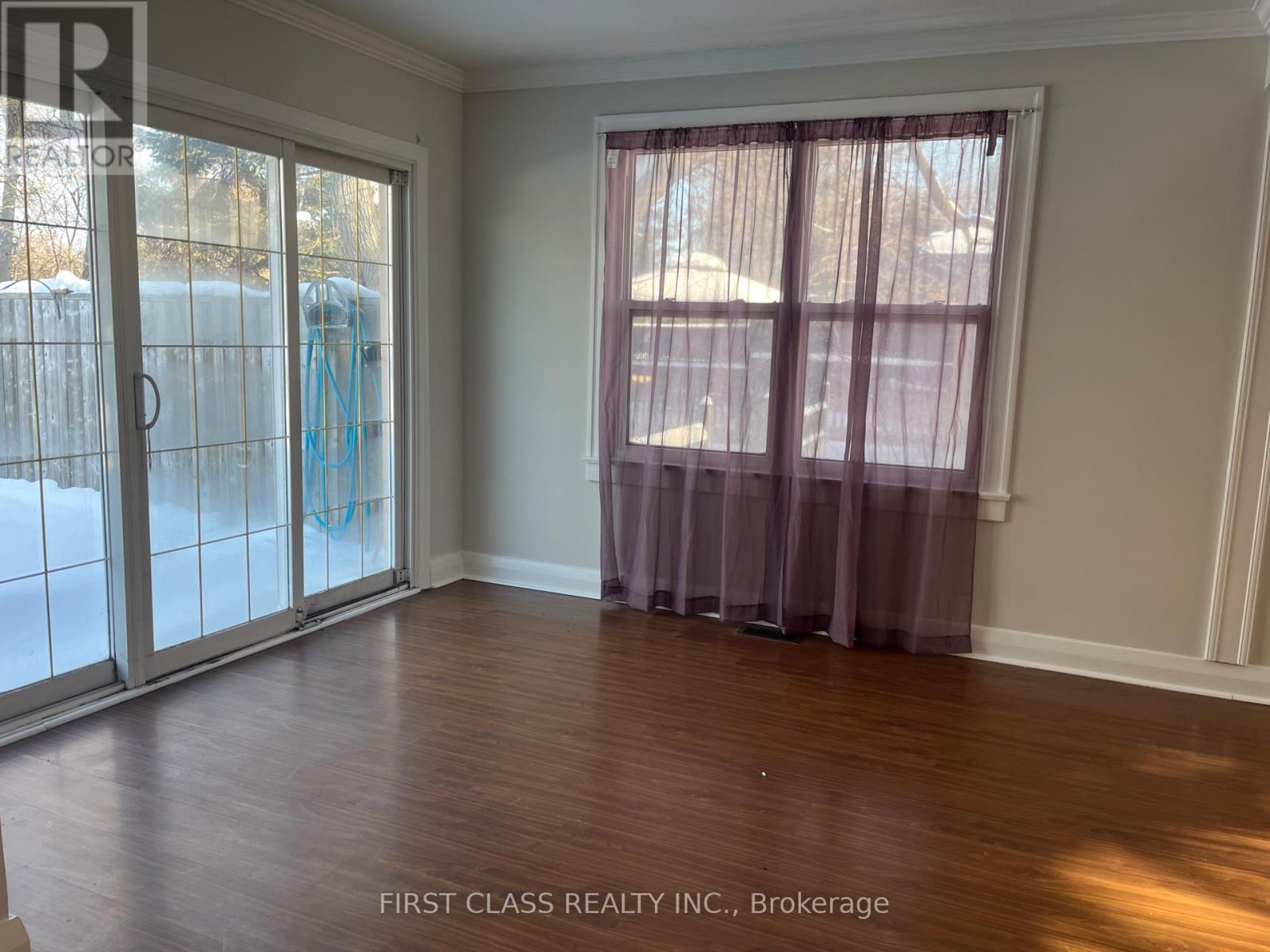 66 North Lake Road, Richmond Hill, Ontario  L4E 3A2 - Photo 2 - N12812426