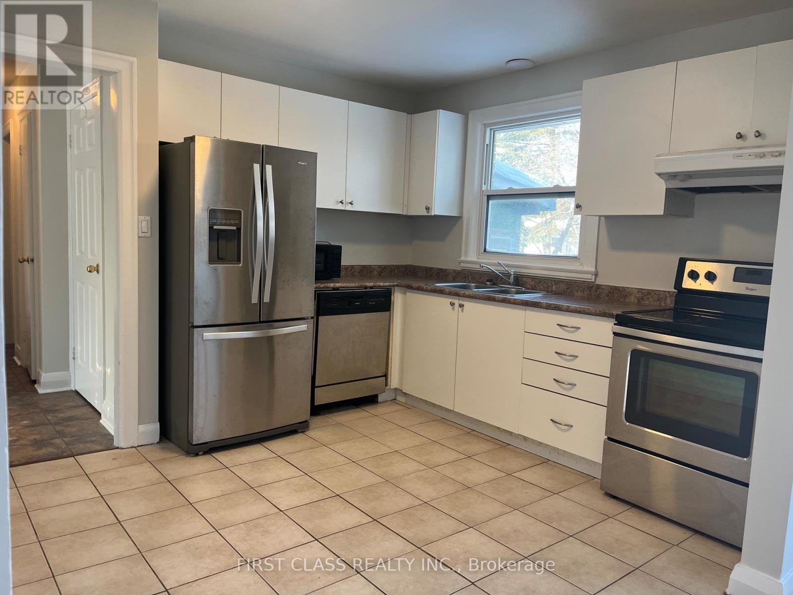 66 North Lake Road, Richmond Hill, Ontario  L4E 3A2 - Photo 3 - N12812426