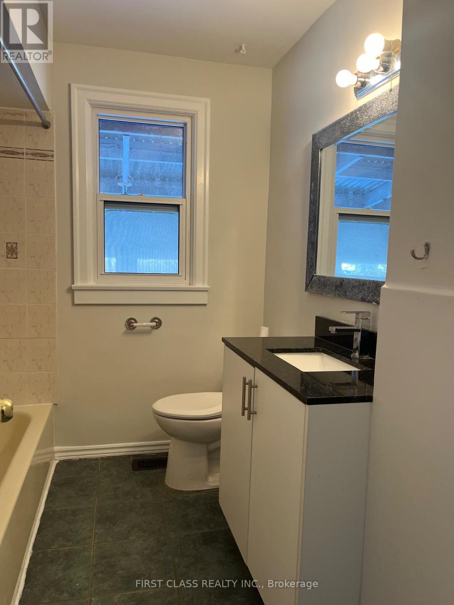 66 North Lake Road, Richmond Hill, Ontario  L4E 3A2 - Photo 8 - N12812426