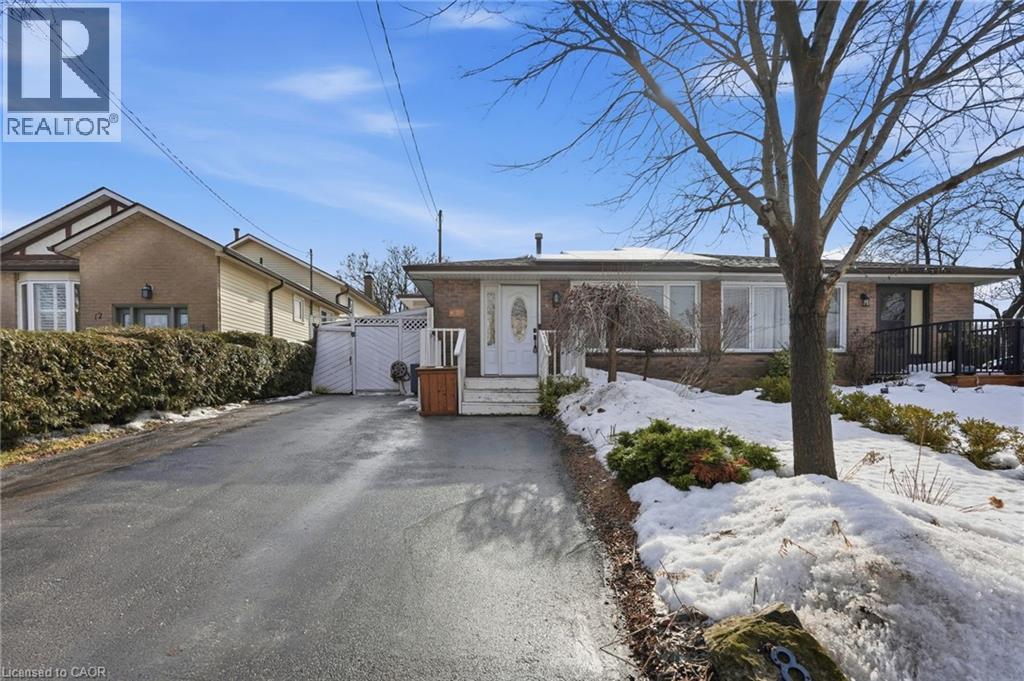8 ELMORE Drive, Hamilton, Ontario