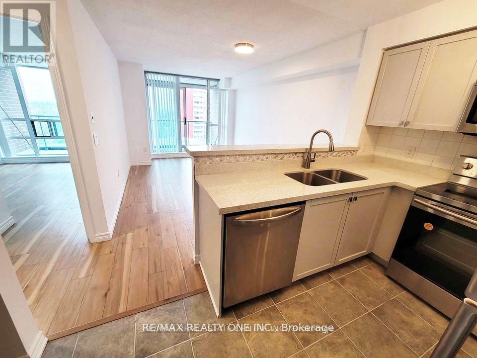 1605 - 15 Michael Power Place, Toronto, Ontario  M9A 5G4 - Photo 2 - W12812378