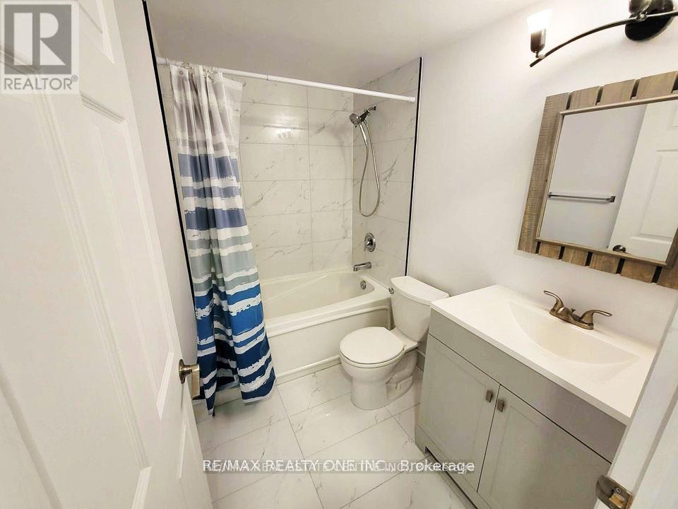 1605 - 15 Michael Power Place, Toronto, Ontario  M9A 5G4 - Photo 4 - W12812378